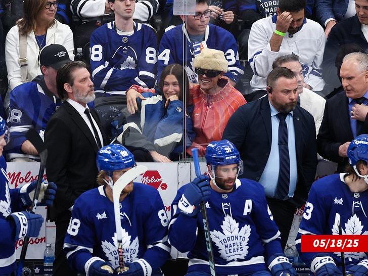 Bieber cheering for the Leafs
