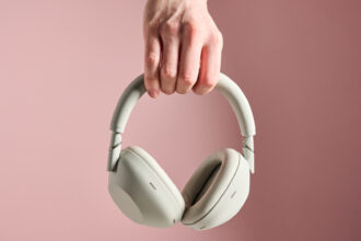 Sony Unveils WH-1000XM6 Headphones: Discover 3 Key Features of This More Portable Design