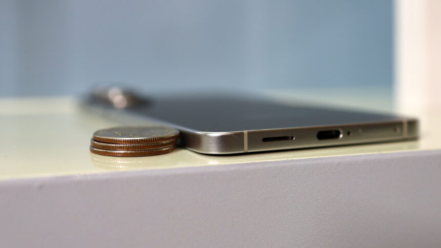Quarter Stack Test: Samsung Galaxy S25 Edge, iPhone 16 Pro, Galaxy S25 Ultra & iPhone 6s Showdown