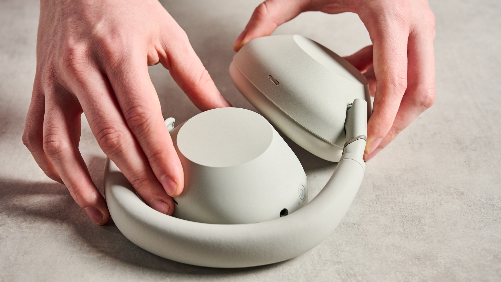 Person folding up the Sony WH-1000XM6