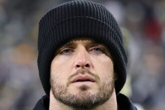 Derek Carr Steps Away From NFL At 34 Following Major Shoulder Setback