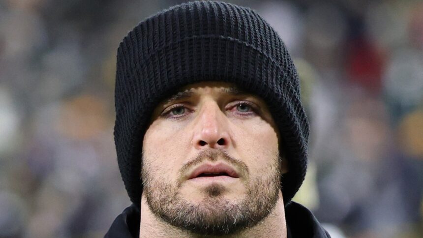 Derek Carr Steps Away From NFL At 34 Following Major Shoulder Setback
