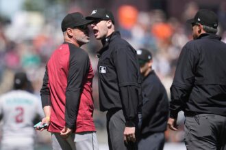 Diamondbacks' Lovullo Stuns Fans by Ejecting Entire Umpiring Crew After Personal Toss During Giants Clash